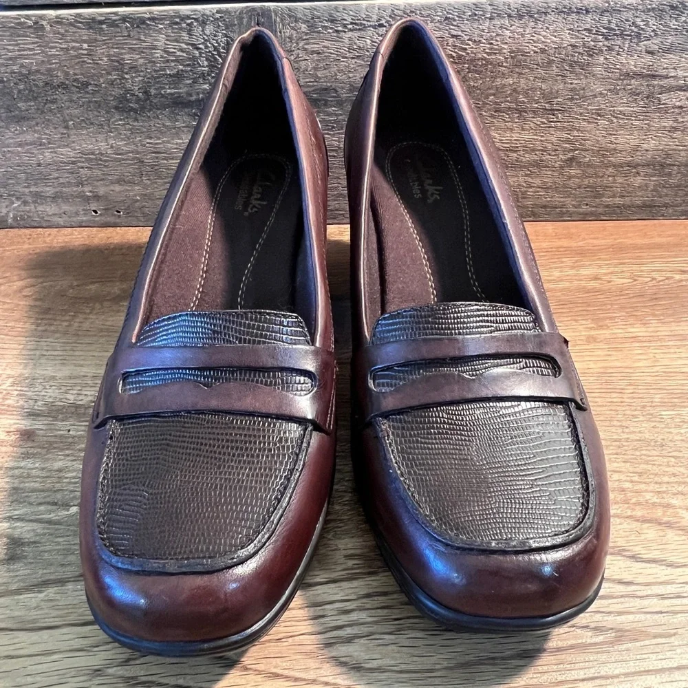 Clarks Bendables Leather Penny Loafer Heels‎ Dark Brown Textured Loafers